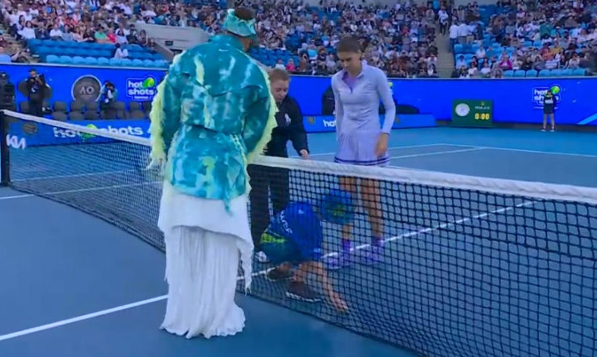 Cum a venit Naomi Osaka îmbrăcată la meciul cu Sorana Cîrstea