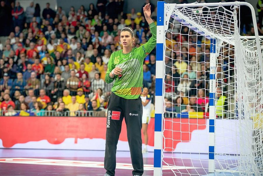 Denisa Șandru pleacă de la Rapid și a fost prezentată la rivala giuleștencelor