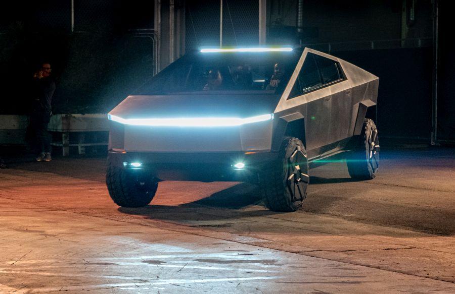 Laser, frate! Elon Musk anunță o funcție revoluționară la Tesla Cybertruck: „E legal așa ceva?”