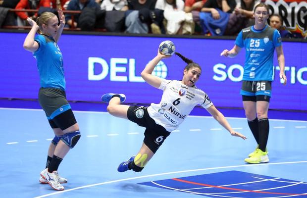 KRIM - SCM. RM. VÂLCEA 28-28 // VIDEO Virusul nu le-a putut răpune! Campioana României, egalată în ultimele 10 secunde, dar are șanse mari de calificare