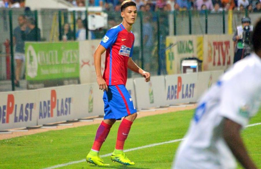 Dennis Man, în tricoul FCSB, într-o perioadă când clubul nu voia să plătească 100.000 de euro pentru el EXCLUSIV Presiuni, șantaj și calcule ciudate făcute de FCSB: împărțirea controversată a banilor din transferul lui Man! „MM Stoica zicea: «Terminați! Ne dă Becali afară pe toți!»”