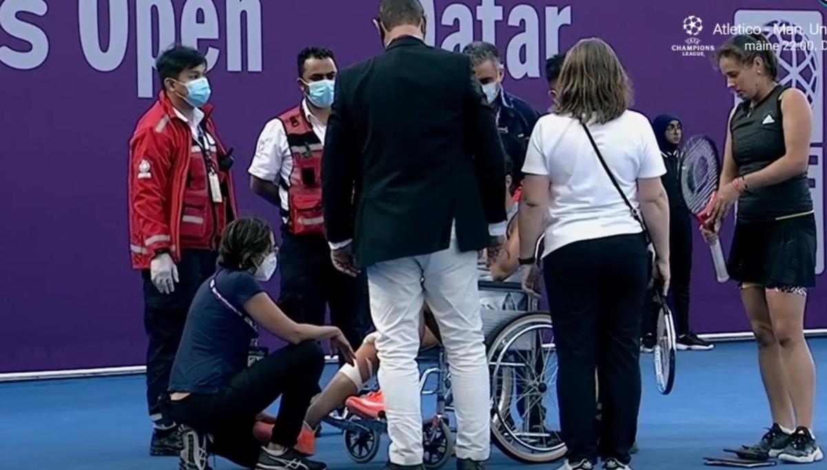 Ghinion pentru Jaqueline Cristian » Obligată să se retragă în turul II al turneului de la Doha, deși câștigase primul set! A ieșit de pe teren într-un scaun cu rotile