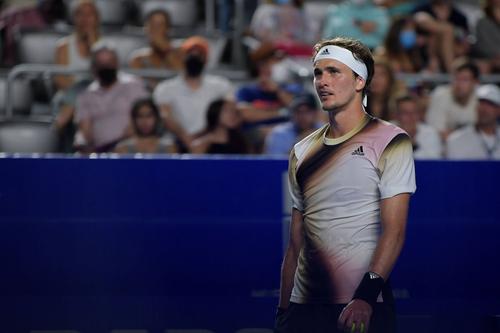 Alexander Zverev (24 ani, 3 ATP) l-a învins pe Jenson Brooksby (21 ani, 47 ATP) în primul tur al turneului de la Acapulco, scor 3-6, 7-6 (12-10), 6-2, într-un meci care s-a încheiat la cea mai târzie oră din istorie.