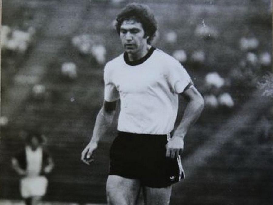 Aurel Rădulescu, fotbalistul mort la doar 26 de ani, într-un accident stupid de tren Cum a ieșit Gică Hagi golgheter cu un blat. Dezvăluirile senzaţionale ale căpitanul Sportului: „Trebuia să fie două goluri diferență și Hagi să înscrie. El s-a încăpățânat și a dat 6. Noi a trebuit să luăm 5 goluri”