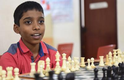 Magnus Carlsen, campionul mondial de la șah, a fost învins de un puști de 16 ani! Cum a explicat norvegianul înfrângerea