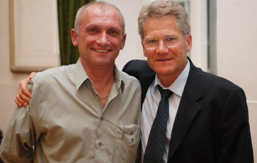 Ioan Zare (în stânga), alături de Ladislau Boloni Drama unui fost internațional român care a jucat la EURO '84: „L-au intubat, se bate pentru viața lui”