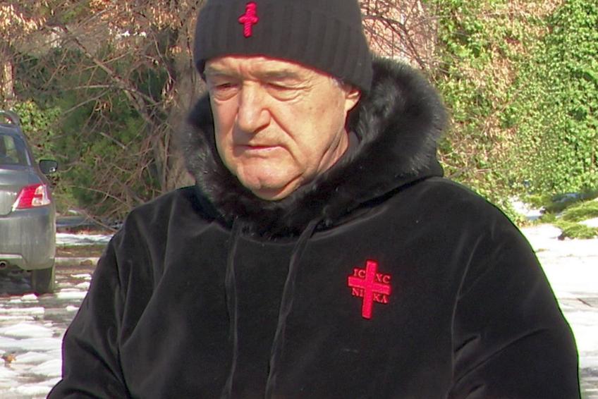 Gigi Becali și ținuta afișată în 2023