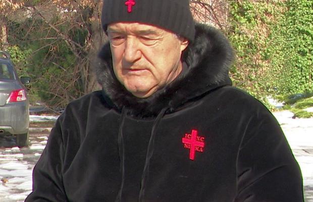 Ciucu îi face noua ținută specială lui Gigi Becali și îl așază lângă Regele Mihai și Adi Minune! » Cât îl costă hainele pe patronul FCSB