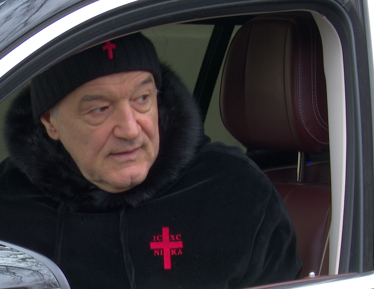 Gigi Becali și ținutele afișate în ultimii 30 de ani