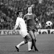 Amancio Amaro, în duel cu Franz Beckenbauer. Foto: Imago Images