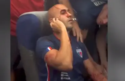 Atenție, imagini dure! » Clipe de groază, autocarul echipei atacat în trafic, 6 fotbaliști răniți! „Veți aștepta să moară cineva?”