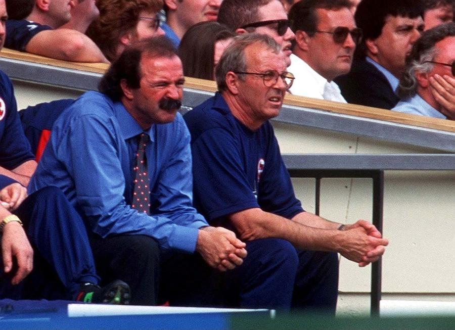 Artur Jorge, pe banca tehnică a Elveției, la Euro 1996, în meciul cu Olanda (0-2) / Foto: GettyImages S-a stins fostul adversar al Stelei din grupele Ligii Campionilor. Câștigătorul CCE avea 78 de ani!