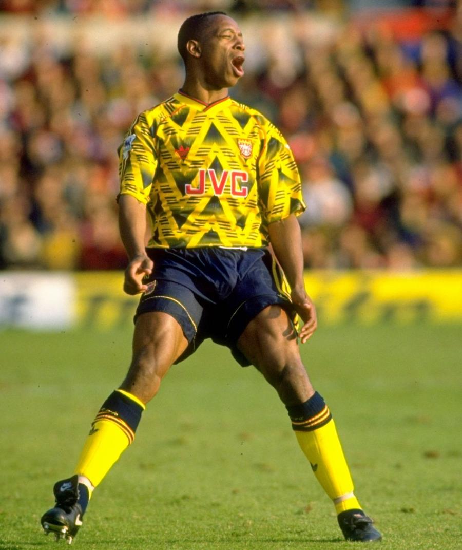 Ian Wright în 1992 (foto: Guliver/Getty Images) A dat-o Jamie Carragher de gol pe Kate Abdo? E convins că știe cu ce echipă de fotbal ține colega de emisiune