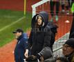 „Perla Banatului”, sub acoperire la Chiajna. A îndurat frigul pentru a-și urmări la treabă iubitul fotbalist, care a răsplătit-o la final