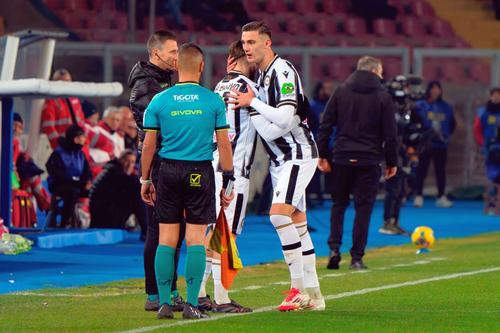 Lorenzo Lucca a fost scos de pe teren de managerul lui Udinese, drept pedeapsă. Foto: Imago Images