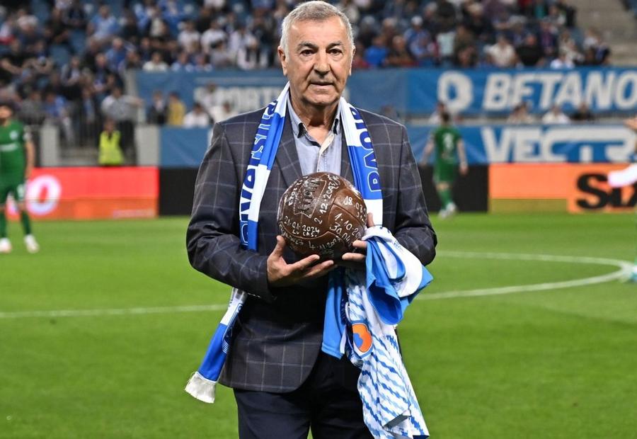 Marian Bondrea a adus Cupa în Bănie în 1993 / Sursă foto: Facebook@ Universitatea Craiova „Lucescu era foarte curajos. Acum...” » Fost antrenor la Craiova și Dinamo, analiză fără filtre! Despre ultima inovație a naționalei: „Nu e pentru jocul modern!”