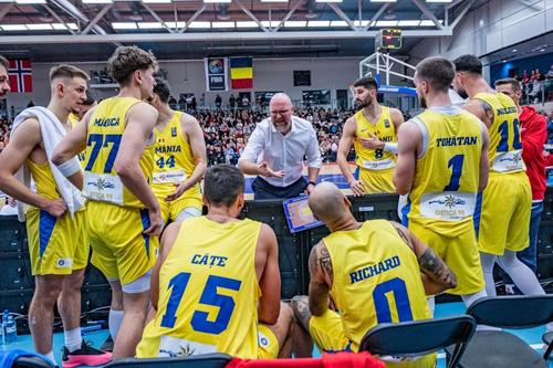 Mihai Silvășan, înainte de meciul cu Norvegia/Foto: fiba.basketball