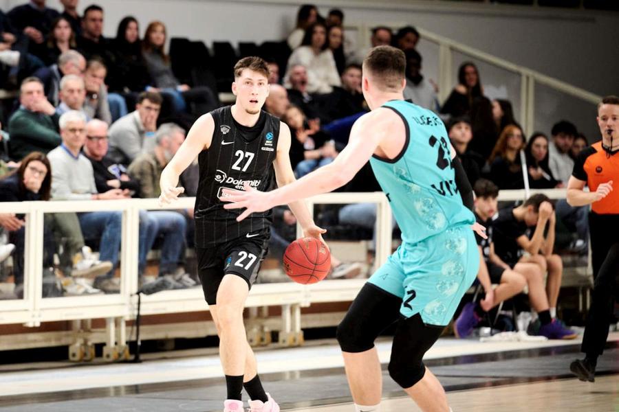 Denis Bădălău joacă la Trento, în prima ligă a Italiei, și și-a trecut în palmares Cupa/Foto: euroleaguebasketball.net Discursul motivațional al antrenorului naționalei înainte de meciul decisiv cu Norvegia: „Trebuie să jucați cu curaj, cu inima” + Care este lotul de 12 al tricolorilor