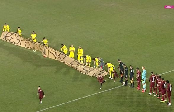 Protest înainte de CFR Cluj - Petrolul » Ce mesaj au afișat fotbaliștii