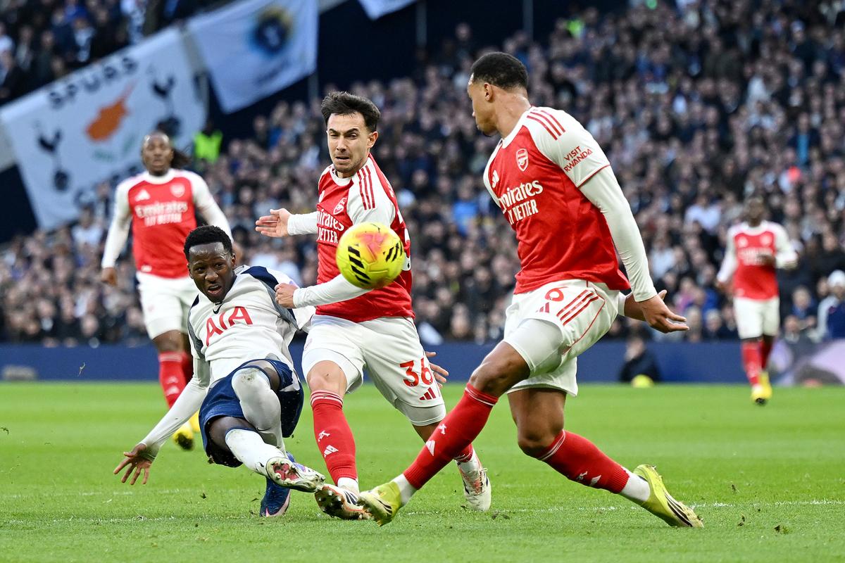 Englezii l-au luat la bani mărunți pe Radu Drăgușin după Tottenham - Arsenal: „Românul a fost...”
