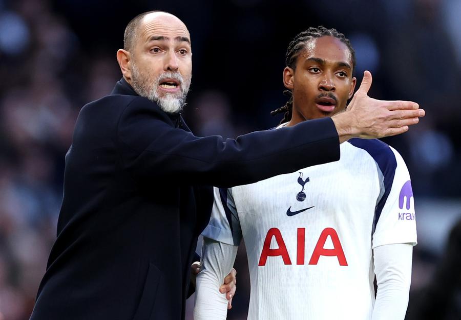 Igor Tudor în Tottenham - Arsenal // foto: Guliver/gettyimages A treia demitere în ultimele nouă luni? » Fostul mijlocaș al lui Spurs e favorit să-l antreneze pe Radu Drăgușin!