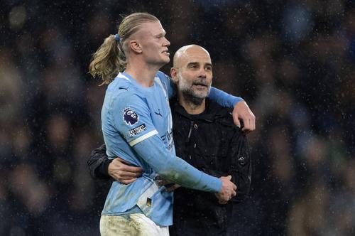 Pep Guardiola, în culmea fericirii, se bucură împreună cu Erling Haaland / Foto: Imago