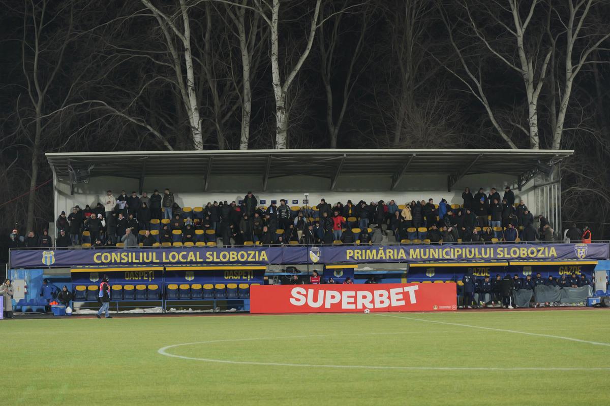 Liderul „le-a stins” nocturna » Universitatea Craiova a stricat sărbătoarea Unirii Slobozia și se desprinde în fruntea Superligii