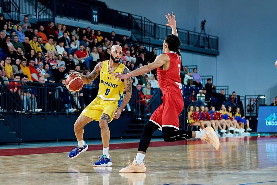 Kris Richard, în maioul naționalei României/Foto: fiba.basketball Kris, americanul venit să scrie istorie în România, adoră sarmalele și dezvăluie celelalte două hobby-uri: „Nu prea am timp de asta decât vara”