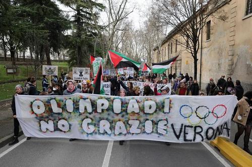 Proteste în Verona, orașul care va găzdui ceremonia de închidere a Jocurilor Olimpice de iarnă/Foto: X (Reuters)
