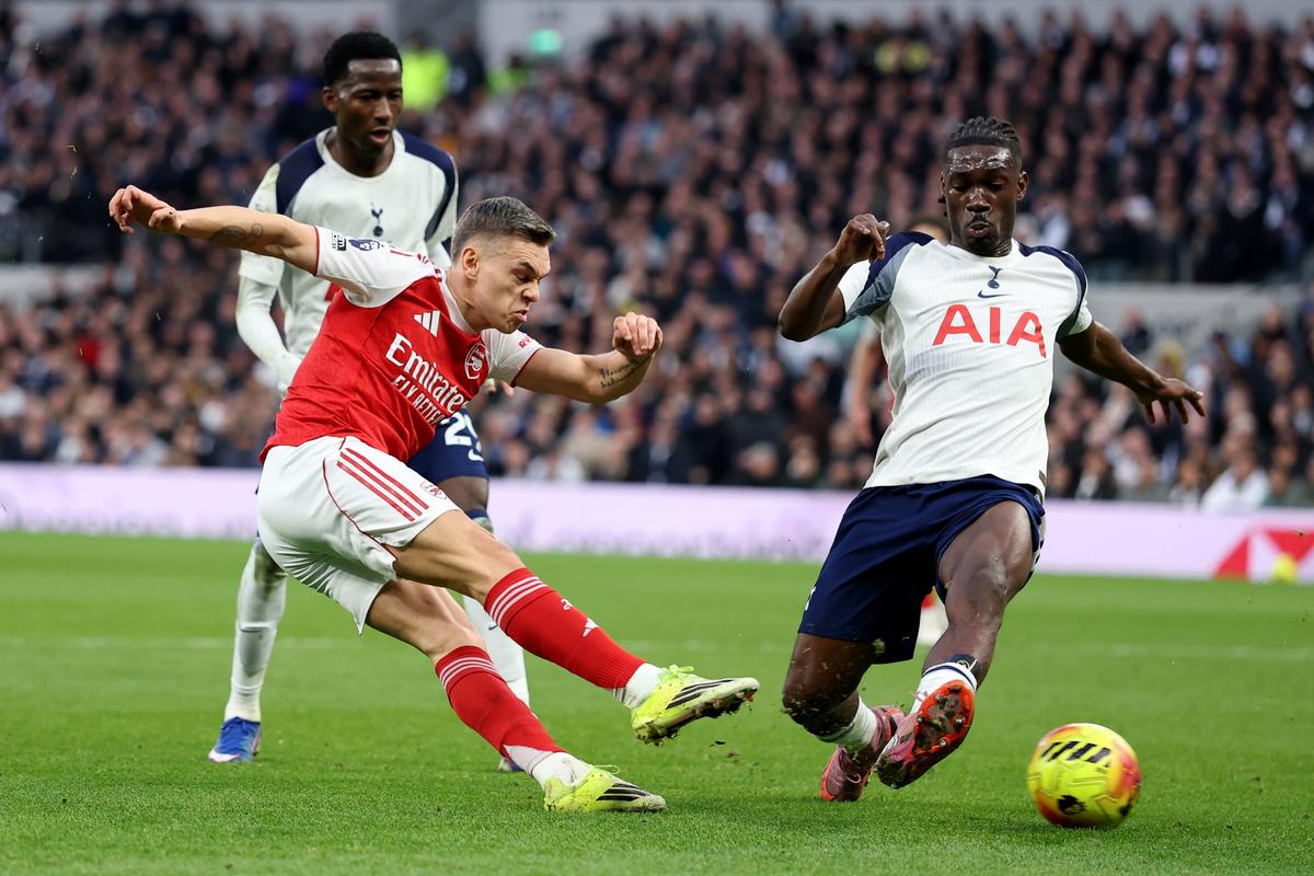 Englezii l-au luat la bani mărunți pe Radu Drăgușin după Tottenham - Arsenal: „Românul a fost...”
