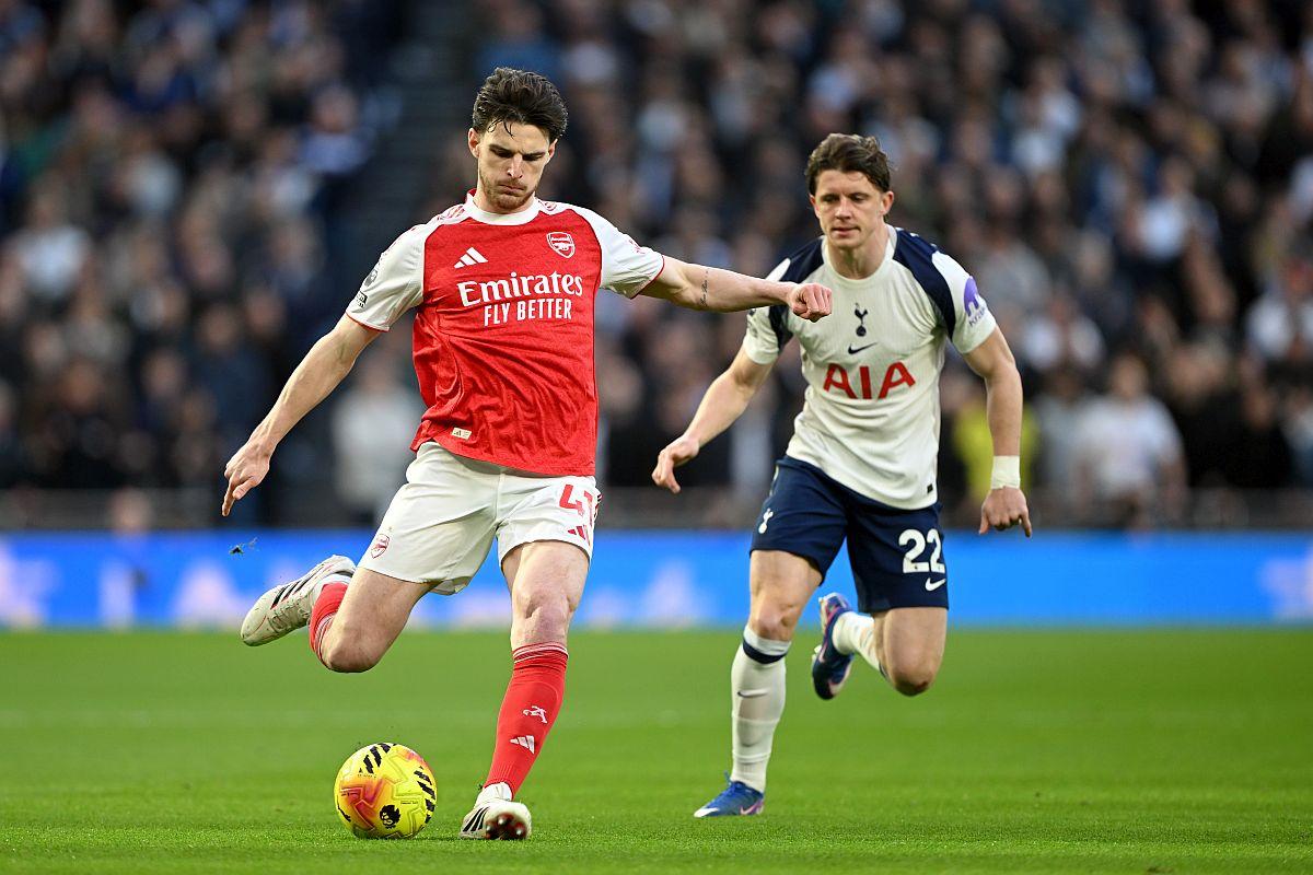 Englezii l-au luat la bani mărunți pe Radu Drăgușin după Tottenham - Arsenal: „Românul a fost...”