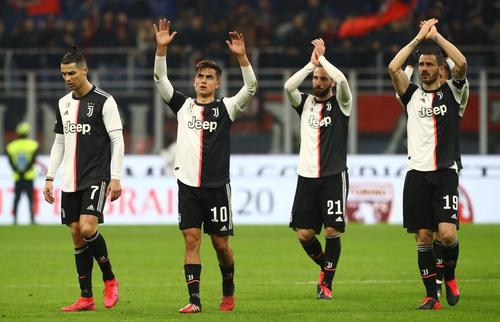 Cristiano Ronaldo (7), Paulo Dybala (10) - a confirmat zvonul apărut în Venezuela că e pozitiv, dar nu este decât purtător al virusului, Gonzalo Higuain (21), Leonardo Bonucci (19), Juventus // Sursa: Getty
