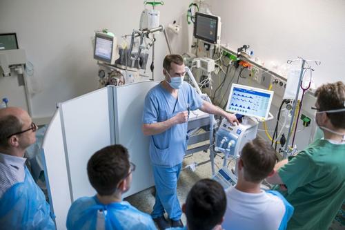 Medicii pot apela linii telefonice de consiliere