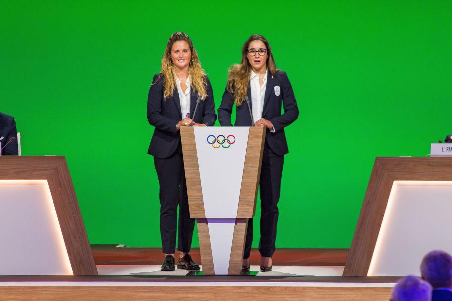 Michela Moioli (stânga) și Sofia Goggia (dreapta) Fostă campioană olimpică, despre situația din Italia: „Singurele sunete pe care le auzi sunt clopotele bisericilor care anunță decesele”