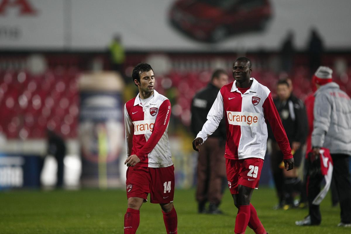 Ousmane N'Doye la 44 de ani » Palme în serie în vestiar, o înțelegere haioasă cu Șumudică și cum s-a rătăcit în Poiana Brașov: „Poate s-a întâlnit cu ursul”