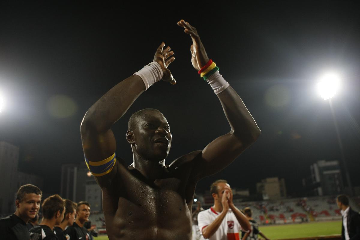Ousmane N'Doye la 44 de ani » Palme în serie în vestiar, o înțelegere haioasă cu Șumudică și cum s-a rătăcit în Poiana Brașov: „Poate s-a întâlnit cu ursul”