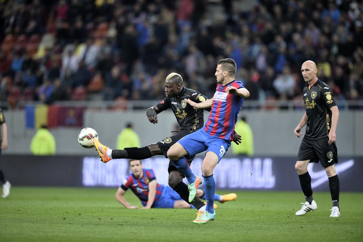 Ousmane N'Doye la 44 de ani » Palme în serie în vestiar, o înțelegere haioasă cu Șumudică și cum s-a rătăcit în Poiana Brașov: „Poate s-a întâlnit cu ursul”