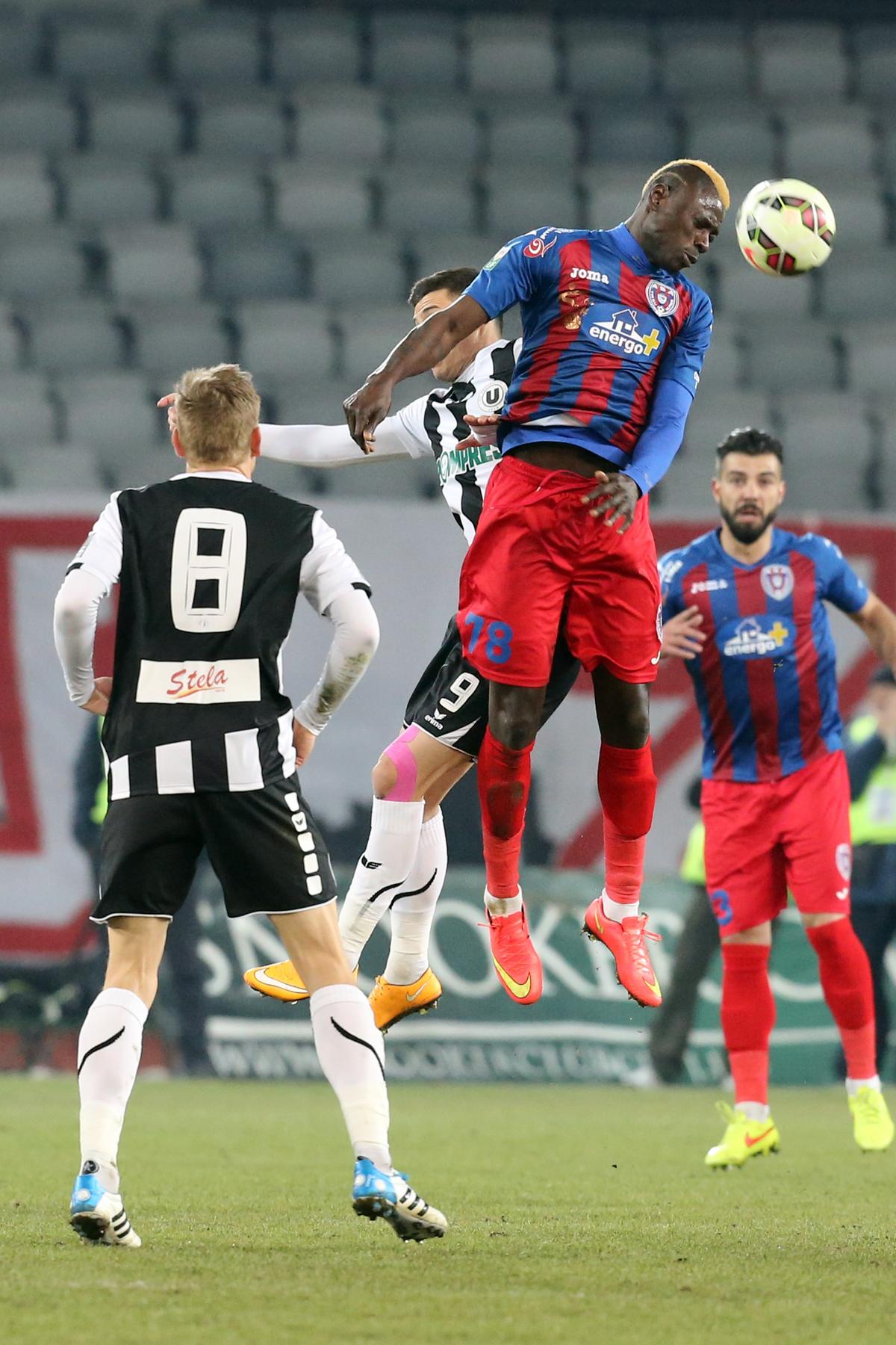 Ousmane N'Doye la 44 de ani » Palme în serie în vestiar, o înțelegere haioasă cu Șumudică și cum s-a rătăcit în Poiana Brașov: „Poate s-a întâlnit cu ursul”
