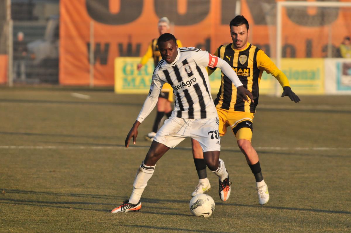 Ousmane N'Doye la 44 de ani » Palme în serie în vestiar, o înțelegere haioasă cu Șumudică și cum s-a rătăcit în Poiana Brașov: „Poate s-a întâlnit cu ursul”