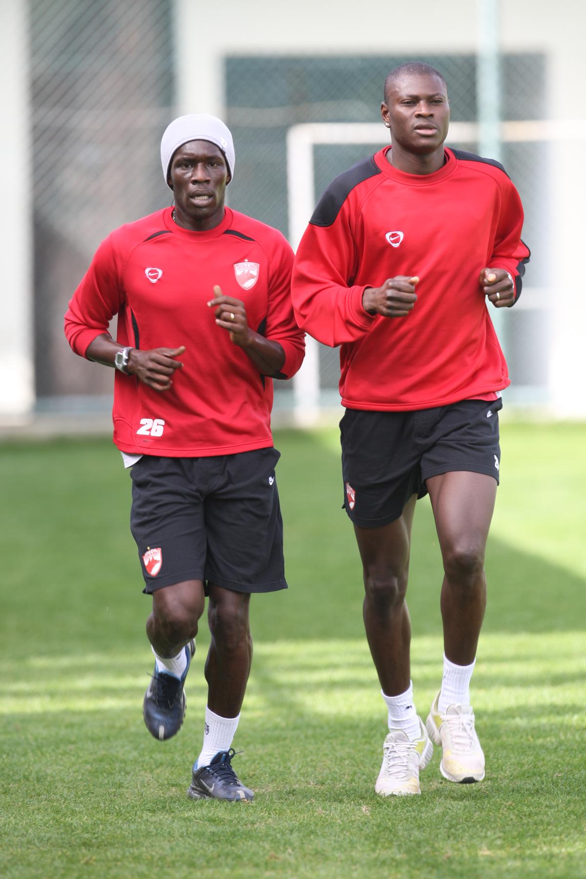 Ousmane N'Doye la 44 de ani » Palme în serie în vestiar, o înțelegere haioasă cu Șumudică și cum s-a rătăcit în Poiana Brașov: „Poate s-a întâlnit cu ursul”
