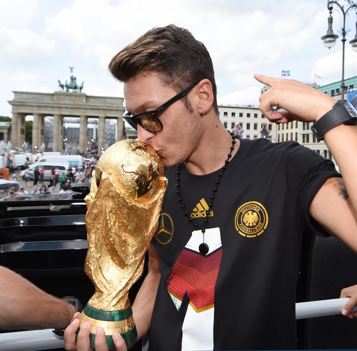 Mesut Ozil și-a anunțat retragerea din fotbal