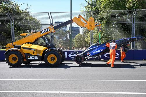 Monopostul lui Alex Albon, îndepărtat de pe circuit // foto: Imago Images