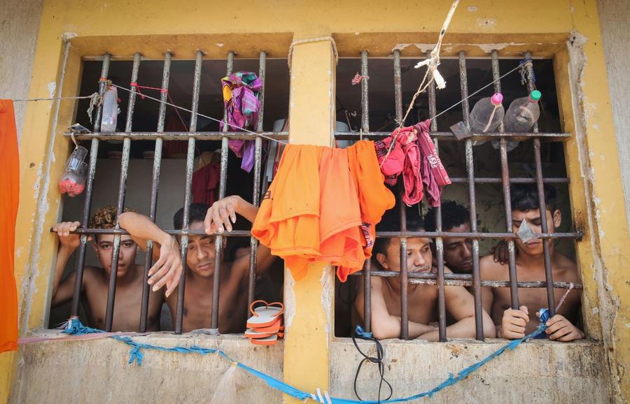 Într-o pușcărie de acest fel va ajunge Robinho / Foto: GettyImages Robinho a fost arestat! Fostul star brazilian își va petrece următorii 9 ani într-un infern. Cu deținuți decapitați, traficanți de droguri și criminali de război!