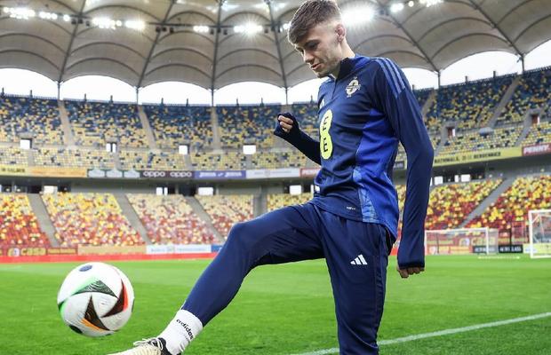 Păzea, „tricolori”! Nord-irlandezii au venit la București cu „Drăgușin” al lor » El e starul care a dat pe spate Premier League: ascensiune remarcabilă sub ochii lui Klopp