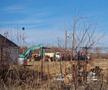 Magazin cu murături și barăci fără autorizație în baza sportivă de 300.000 de euro, din comuna Conțești, județul Dâmbovița (foto: Maria Andrieș/Libertatea)