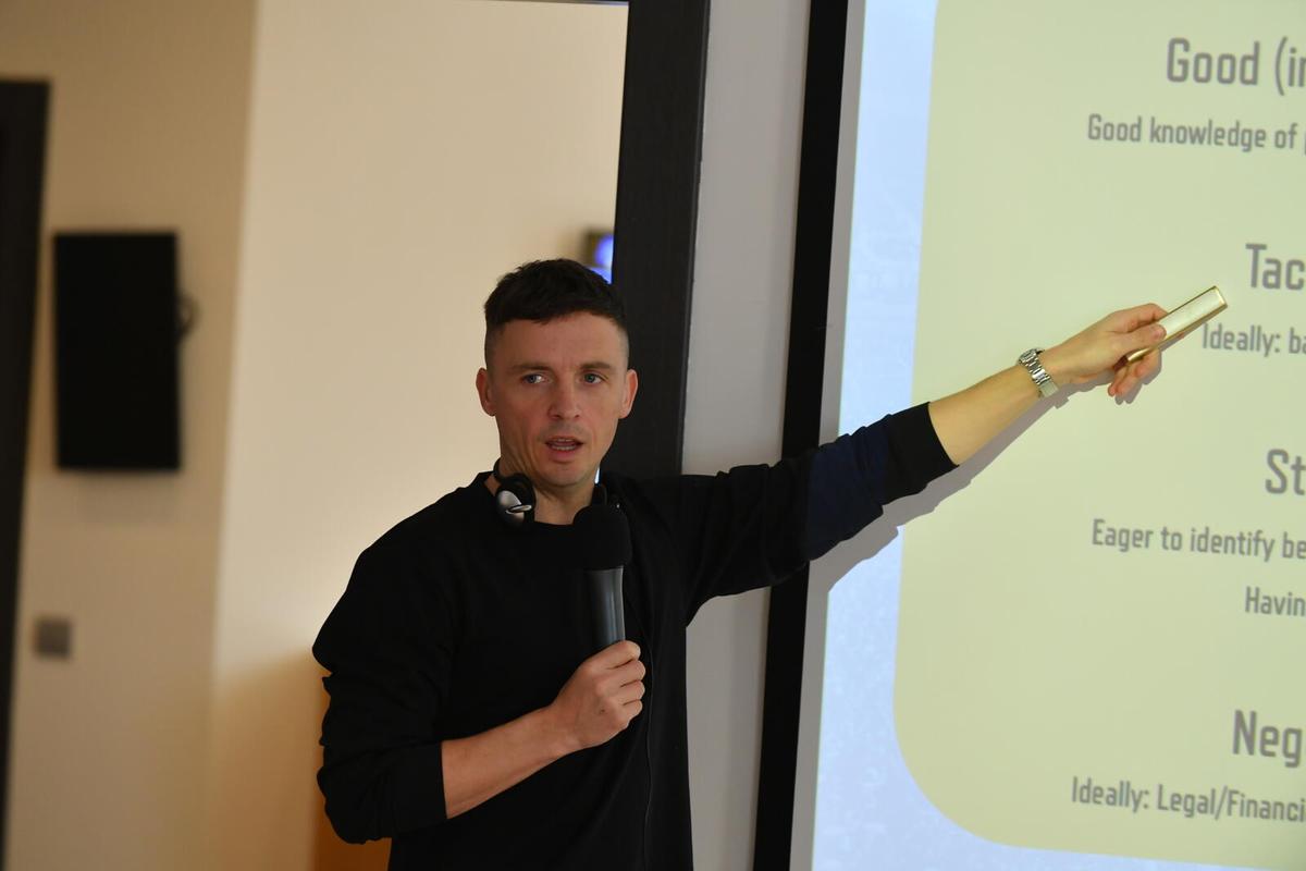 Imagini tari de la FRF » Ionuț Luțu și Gabi Tamaș, printre cursanții celui mai nou program