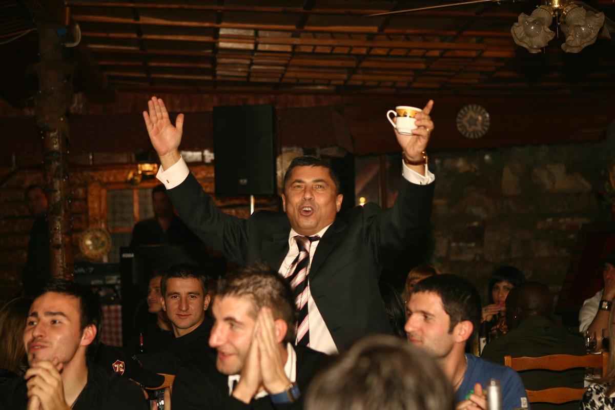 Cele mai tari imagini de la „Doi Cocoși”, restaurantul ce urmează să fie demolat