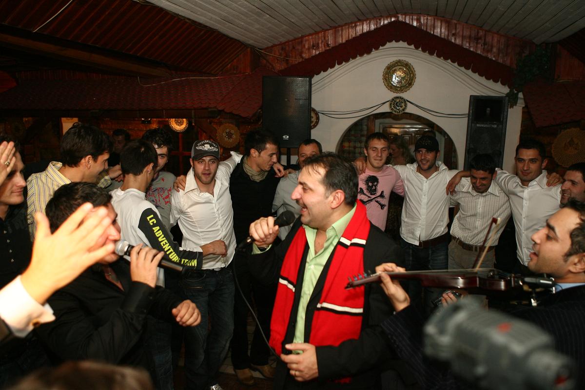 Se demolează celebrul restaurant din București în care s-au negociat zeci de transferuri în fotbalul românesc