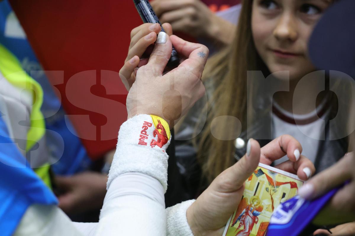 Mâinile unui lider » Reporterul GSP a surprins cum arată palmele încercate ale Cristinei Neagu, după încleștarea cu Rapid