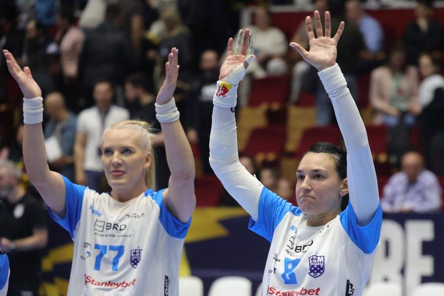 Au uitat complet de Cristina Neagu